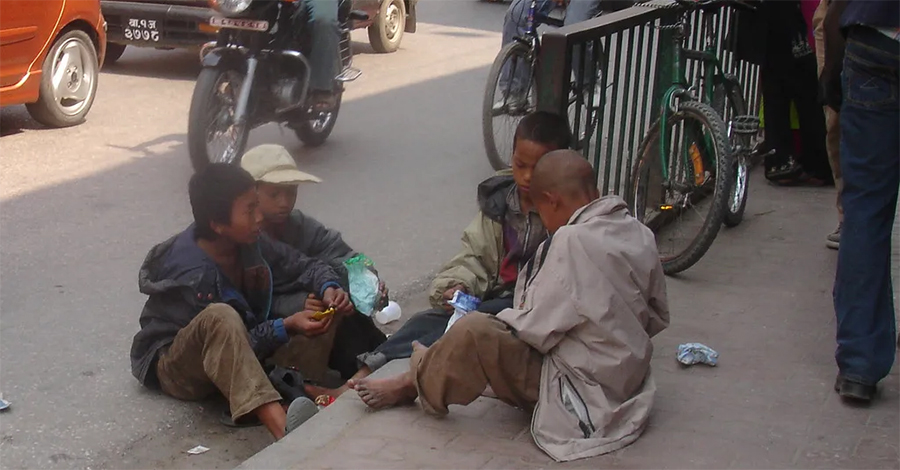 सडकमा भौंतारिनेको कथाः सडक जीवन भन्दा काम गरेर बाँचेको जीवन सम्मानजनक