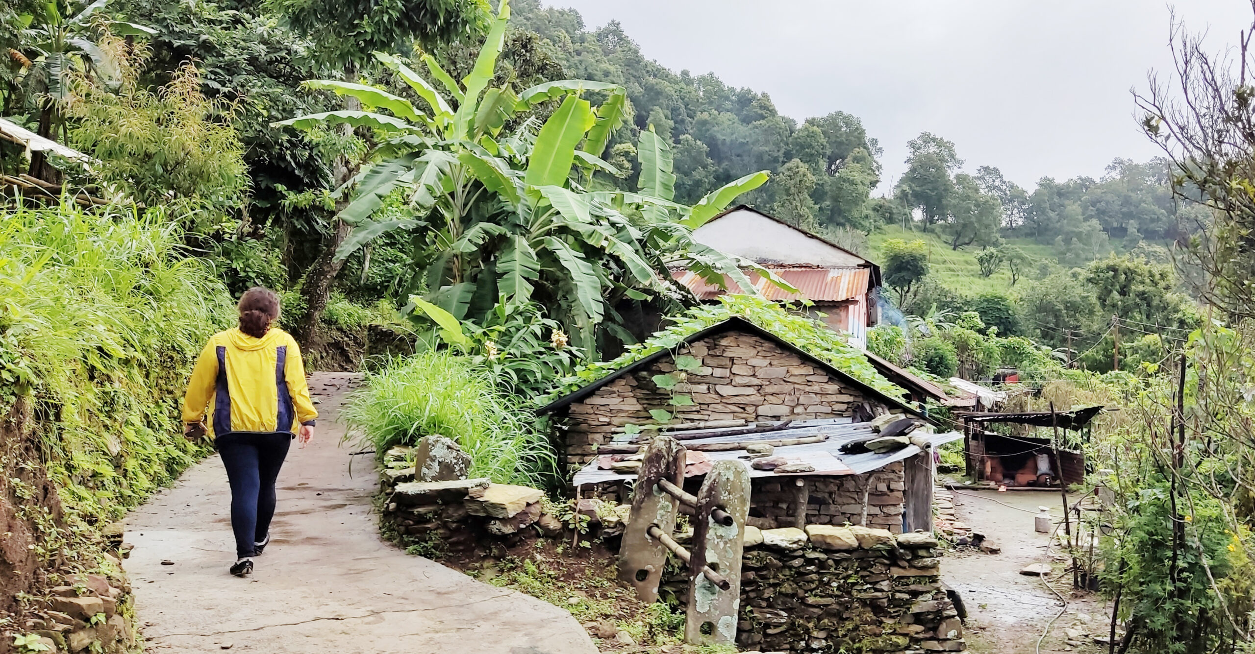 रेमिट्यान्सको खोजीः गाउँ रित्तियो, सहर उँभो लाग्यो