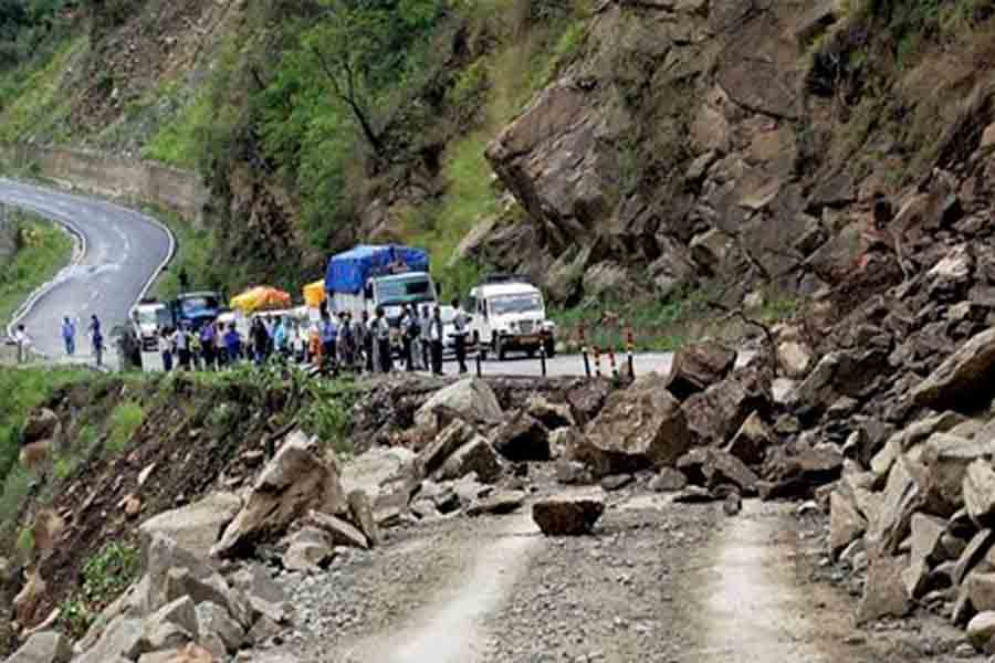 पहिराले राप्ती लोकमार्ग अवरुद्ध