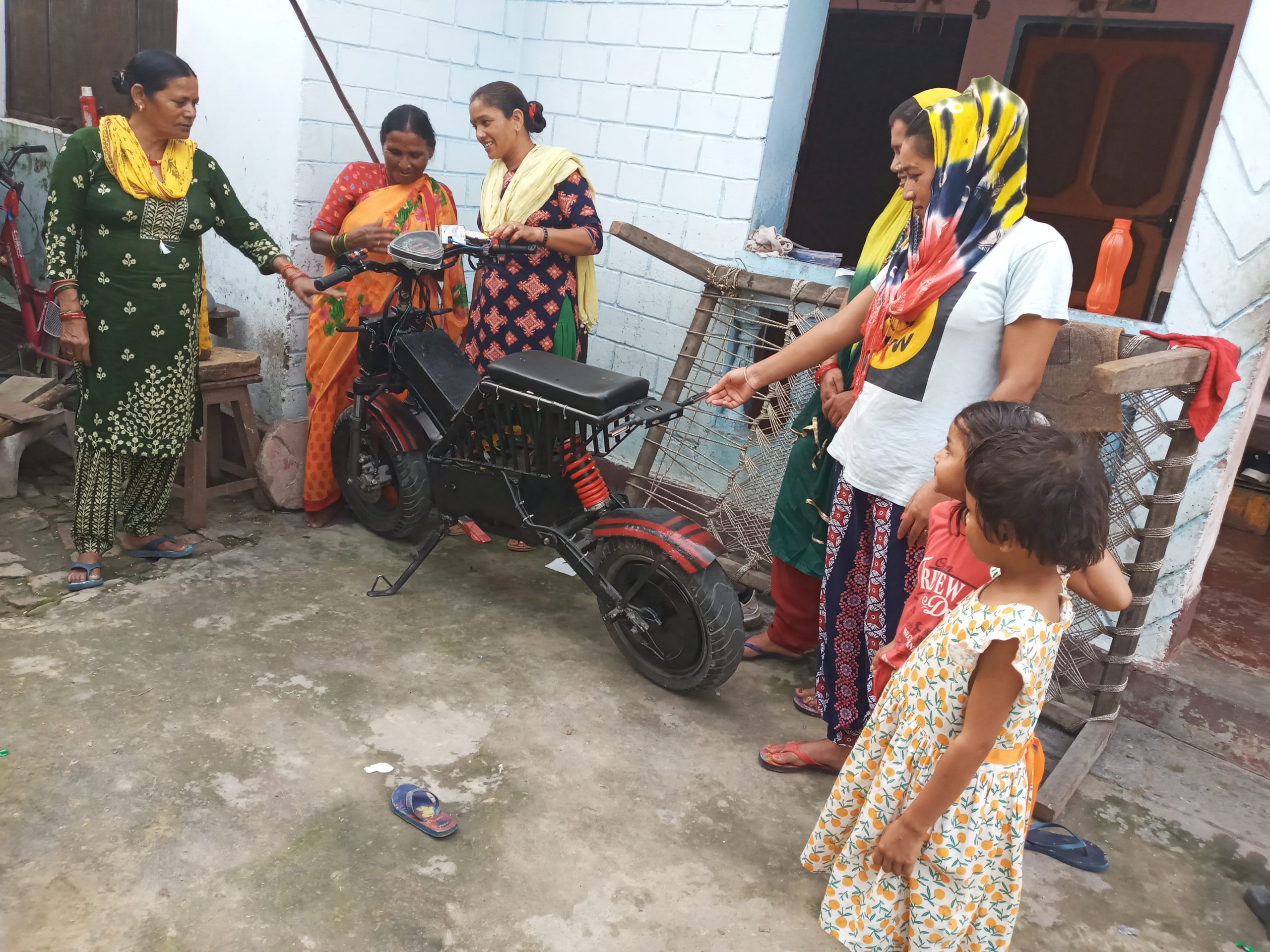 १६ वर्षीय सोहनले विद्युतीय मोटरसाइकल आविष्कारक,घरमा आउनेलाई प्रतिभाबारेमा जानकारी दिन निकै व्यस्त