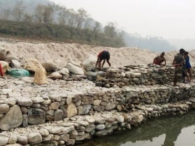 ४ करोड ५ लाख लागतमा चितवनको ढुङ्ग्रे खोलामा तटबन्ध निर्माण सुरु