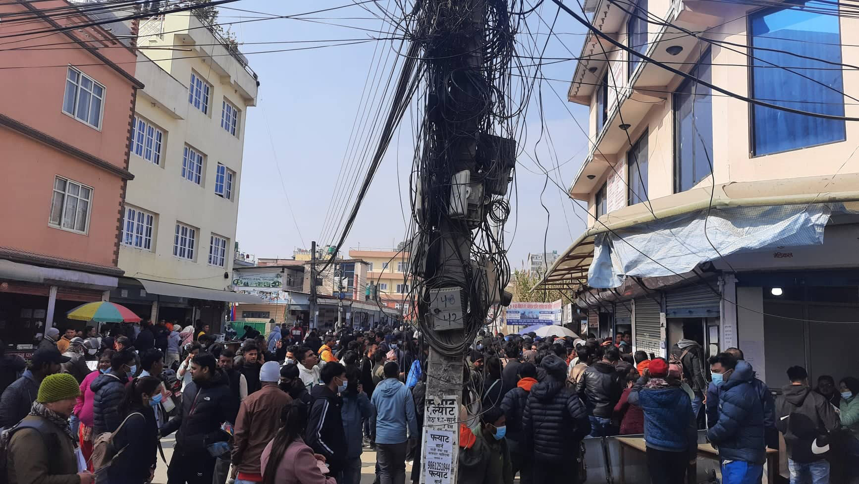 बिहानैदेखि लामबद्ध यातायातका सेवाग्राहीको आक्रोश