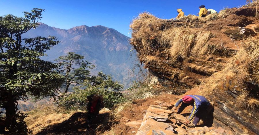 कठिन भौगोलिक अवस्थालाई छिचोलेर बागलुङको घुम्टे लेकमा पदमार्ग निर्माण