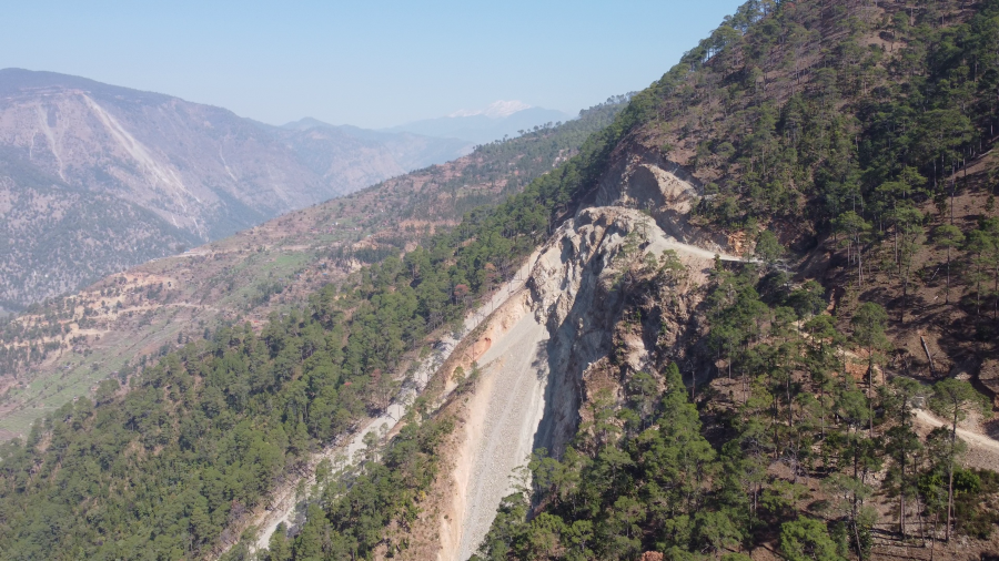 १२ वर्षदेखि मन्ता भिर काट्दै, लापरवाहीले मध्यपहाडी लोकमार्ग अधुरै