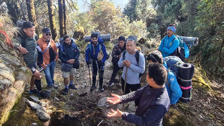 पुरानै लयमा फर्कियो हेलम्बुको पर्यटन व्यवसाय, वार्षिक ३६ हजारबढी पर्यटक हेलम्बु पदमार्गमा