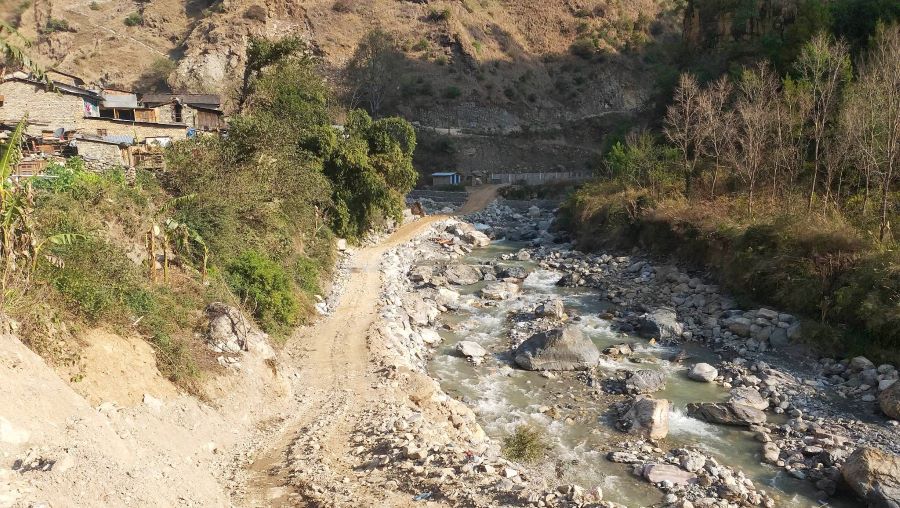 दुर्गम गाउँका बासिन्दालाई पुलकै चिन्ता, बर्खामा यातायात सञ्चालन नहुँदा समस्या