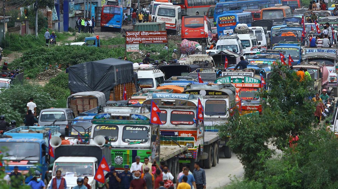 २० वर्ष पुराना गाडी हटाउने निर्णयविरुद्ध उत्रिए ट्याक्सी तथा चालक व्यवसायी