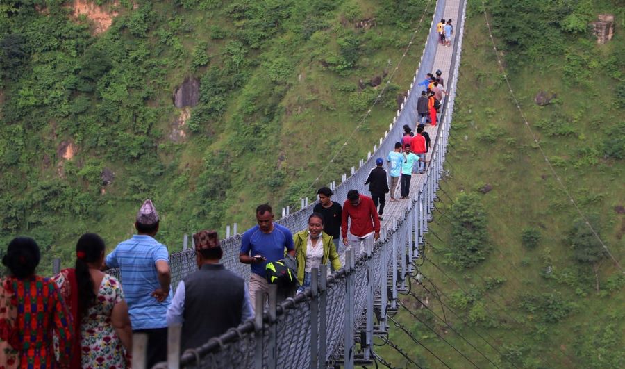 झोलुङ्गे पुलले बागलुङमा पर्यटक बढाउँदै