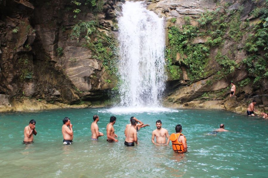 बतासे झर्ना आन्तरिक पर्यटकको गतिलो गन्तव्य