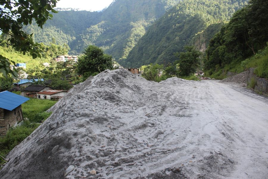 ठेक्का सम्झौताबिनै बालुवा उत्खनन हुँदा गुम्यो लाखौँ राजस्व