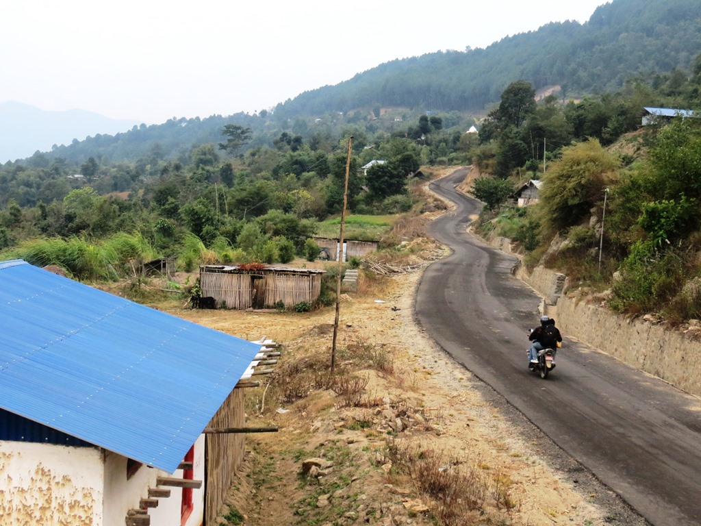 विकास गाउँमा बसाइँ भने सहरमा